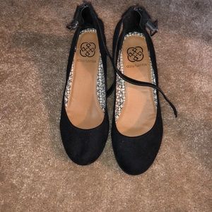 Black Daisy Fuentes dress shoes